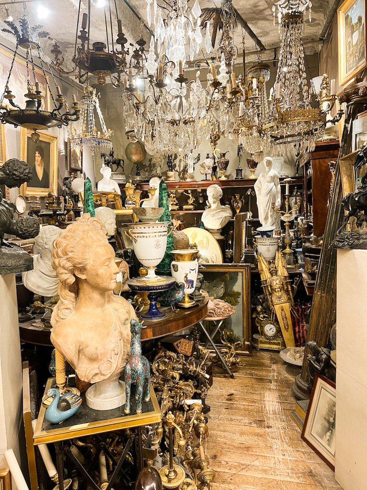 Vlooienmarkt Marché aux Puces Paris-Paul Bert